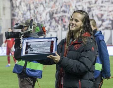 Eva Alonso, homenajeada en Vallecas tras ser campeona del mundo Sub-17.