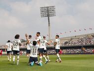 MEX7541. CIUDAD DE MÉXICO (MÉXICO), 02/11/2025.- Jugadores de Pumas celebran un gol este domingo, en un partido de la jornada 16 de la Liga MX entre Pumas y Tijuana en el Estadio Olímpico Universitario en Ciudad de México (México). EFE/ Isaac Esquivel