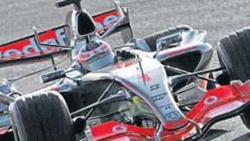 <b>TRABAJO DURO. </b>Fernando Alonso ya probó el nuevo McLaren la pasada semana, pero será ésta cuando tenga que emplearse a fondo en su evolución.