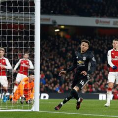 Arsenal hizo el desgaste, pero el United se quedó con el clásico