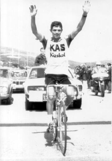 El asturiano, conocido como 'El Tarangu', falleció en 1996 con 50 años tras una larga enfermedad y un trasplante de riñón. Participó cuatro veces en el Giro y logró nueve victorias, llegando a ser segundo de la general en la edición de 1972. Sin embargo fue en 1974 cuando más veces alzó los brazos: cinco, como en el puesto en el que acabó finalmente. Este escalador fue un gran amigo de Eddy Merckx.