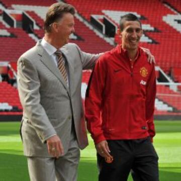 DOS NUEVOS. Van Gaal, junto a Di María, dos de las caras nuevas de este Manchester United.