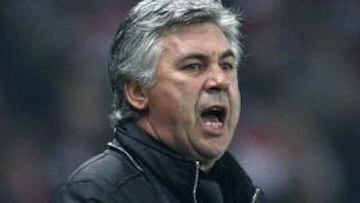 El actual técnico del AC Milán, Carlo Ancelotti, fue la primera opción que barajó Roman Abramovich cuando el Chelsea decidió prescindir de los servicios de Felipe Luis Scolari a mitad de temporada, pero el ruso no pudo acometer el fichaje ya que el italiano se negó a dejar en la estacada a su club en un tramo importante de la Serie A. Pero Roman Abramovich no se conforma con un no y según informa 'The Sun', el magnate ruso ya tiene el sí de Carlo Ancelotti para entrenar al Chelsea la proxima campaña, en sustitución de Guus Hiddink que se centraría exclusivamente a su función como técnico de la selección de Rusia.