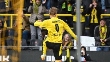 Dortmund's Norwegian forward Erling Braut Haaland celebrates with fans scoring the 3-0 during the German first division Bundesliga football match Borussia Dortmund vs SC Freiburg in Dortmund, on October 3, 2020. (Photo by Ina Fassbender / AFP) / DFL