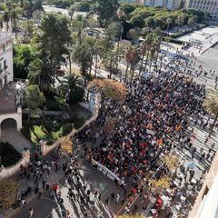 La afición del Valencia se manifiesta: 'Lim go home'
