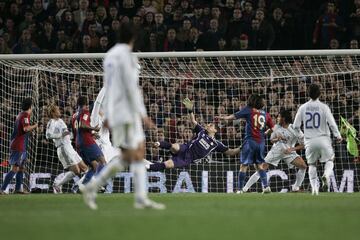 El 10 de marzo de 2007, el astro argentino salvó a los azulgrana de la derrota ante el eterno rival, el Real Madrid, completando un hat-trick en el minuto 90.