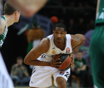 Nacido en Inglewood (el barrio de Los Ángeles en el que jugaron los Lakers del Showtime), Darden llegó al Real Madrid en marzo de 2013 y estuvo hasta julio de 2014. Ahora forma parte de la plantilla del Antwerp Giants.

