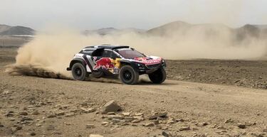 Carlos Sainz analiza el Peugeot 3008, su 'arma' para el Dakar