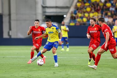 Brian Ocampo pone luz en un Cdiz lleno de sombras