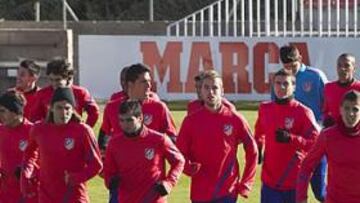 <b>PREPARADOS. </b>El Atleti se ejercitó ayer en el Cerro. Los futbolistas quieren terminar el año ganando los dos duelos restantes del Calderón.