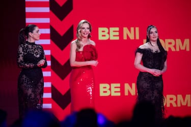 Las presentadoras Ruth Lorenzo, Paula Vázquez e Inés Hernand durante la primera semifinal del Benidorm Fest 2025.
