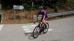 Ángel Madrazo en la subida al puerto inédito de la Vuelta España, el Pico Jano.