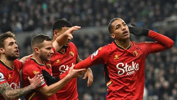 *** BESTPIX *** NEWCASTLE UPON TYNE, ENGLAND - JANUARY 15: Watford player Joao Pedro (r) celebrates with team mates after scoring their goal during the Premier League match between Newcastle United and Watford at St. James Park on January 15, 2022 in Newc