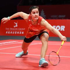 Carolina camina sobre plata