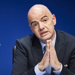 Infantino limitará los gastos de los clubes en traspasos