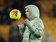 Cole Palmer completed a first-half hat trick at Molineux to keep the Blues in the mix, and pile more misery on bottom-placed Wolves.