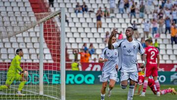Suma y sigue Kofane y ya son cinco goles en los últimos seis partidos. El delantero del Albacete está sonando en varios equipos de Primera y otros tantos de Europa y con dianas como la que anotó ante el Cartagena, es obvio. Increíble cabezazo, entrando con todo. Imparable.