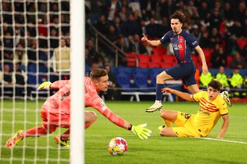 2-1. Gran asistencia de Fabián Ruiz y Vitinha supera a Marc-André Ter Stegen de tiro cruzado y raso.