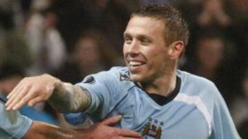 El Arsenal golea al Wolverhampton y se engancha a Chelsea y United