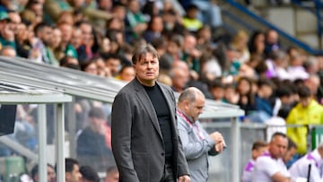 El técnico del Racing de Ferrol, Cristóbal Parralo, durante un partido de LaLiga Hypermotion contra el Valladolid.