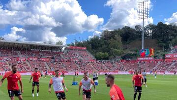 Calentamiento del RCD Mallorca en Montilivi (Girona).