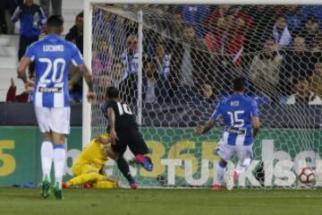 0-1. James Rodríguez marcó el primer gol.