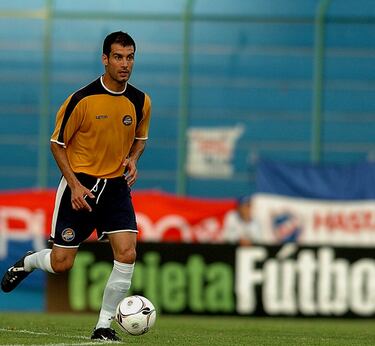 El actual entrenador del Manchester City daba sus últimos pasos como futbolista. Casi coincidiendo con su 36º aniversario, Guardiola cumplía su primer año como jugador enrolado en el Dorados de Sinaloa mexicano, después de su experiencia en el Al-Ahli de Qatar. Con esos 36 años, en el verano de 2007 inició su carrera como entrenador dirigiendo al Barça B en Tercera División antes de dar un año más tarde el salto al banquillo del primer equipo.