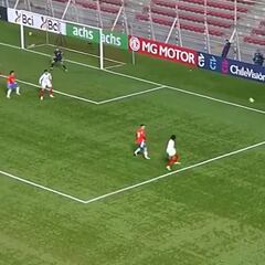 El nuevo goleador de la Roja llevaba tres minutos de cancha y anotó con este cabezazo