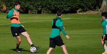 El Racing tiene a todos menos a Camus para el asalto de Lasesarre