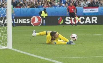 Lanzamiento de falta Éder. Para de Gea pero el balón queda muerto en el área pequeña. Chiellini remata con la oposición de Piqué y marca el 1-0.