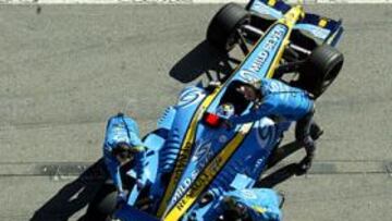 <b>IMPARABLE. </B>Alonso ha superado en la más de un segundo la <i>pole</i> de Schumacher del año pasado.