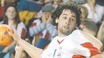 <b>LÍDER. </b>Tercera final de la Recopa para Juanín García con el Ademar.