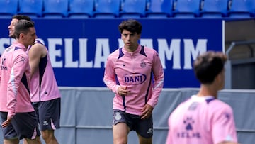 11/4/25 LALIGA EA SPORTS.
ENTRENAMIENTO DEL RCD ESPANYOL EN EL RCDE STADIUM
AGUADO (18) RCD ESPANYOL