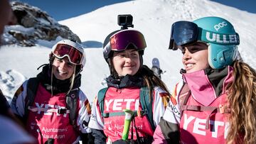 Tres freeriders durante una competici¨®n de freeride en Baqueira Beret de categor¨ªa Junior, el 21 de enero del 2024.