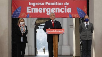 Santiago, 10 de junio 2020  El Presidente de la Republica, Sebastian Pinera, junto al Ministro de Desarrollo Social y Familia, Cristian Monckeberg, da inicio a pago de Ingreso Familiar de Emergencia a nuevos beneficiarios.   Dragomir Yankovic/Aton Chile