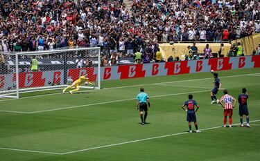 No falló el jugador coreano desde los once metros, engañando a Oblak en su lanzamiento. Otro tanto más para el PSG, otro varapalo más para el Atlético de Madrid en su debut.