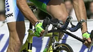 <B>LUCHANDO EN CABEZA.</B> Kelme está en un extraordinario momento de forma como lo demuestra la victoria de Santiago Botero en la contrareloj de hoy y la buena actuación de Óscar Sevilla, en la imagen.