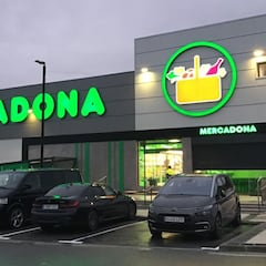 Se da un paseo final por Mercadona y enseña lo que más echará de menos cuando se vaya de España: “Paella y jamón ibérico”