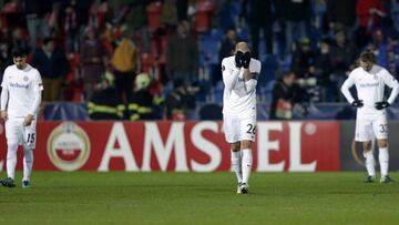 Football Soccer - Viktoria Plzen v Austria Vienna - UEFA Europea League group stage - Group E - Doosan Arena, Plzen, Czech Republic - 8/12/16. Tarkan Serbest, Raphael Holzhauser and Lukas Rotpuller of Austria Vienna react after the match. REUTERS/David W Cerny