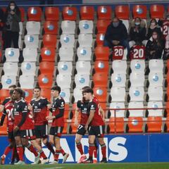 Ramón Juan y Riquelme reinan en la niebla y eliminan al Lugo