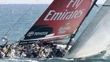 <b>VENTAJA CLARA.</b> El Emirates Team New Zealand se está imponiendo con relativa facilidad a su rival en estas series de la Copa Louis Vuitton.