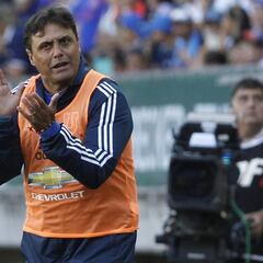 Hoyos adelanta que probará variantes frente a River Plate