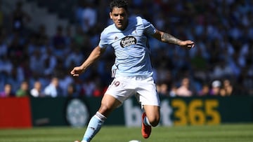 Toro Fern&aacute;ndez se dirige hacia el bal&oacute;n durante el partido de la primera jornada contra el Real Madrid.