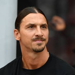 Ibrahimovic exhibe sus tatuajes del trasero en su día soñado