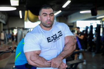 El jordano Mohammad Nsour, renunci¨® a la carrera de medicina para perseguir su sue?o de convertirse en un fisicoculturista estrella. A los 26 a?os, est¨¢ un paso m¨¢s cerca, ya que se clasific¨® para Mr Olympia, un prestigioso concurso internacional en Las Vegas, Nevada, donde se enfrentar¨¢ a los nombres y m¨²sculos m¨¢s importantes del deporte.