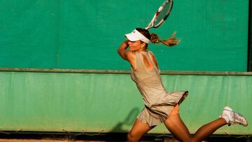 ¿Revés a una mano o revés a dos? Esa es la cuestión
