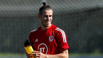 Bale sonríe otra vez con Gales