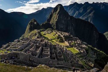 La ciudad de Machu Picchu fue construida en una montaña sagrada del mismo nombre por el emperador inca Pachacútec. Data de 1450 y es un auténtico prodigio de la arquitectura y la ingeniería.
 Machu Picchu fue una demostración del poder del emperador Pachacútec, cuyo nombre quiere decir aquel que rehace el mundo. Al mismo tiempo, era un lugar religioso y que servía de descanso para la élite incaica.
