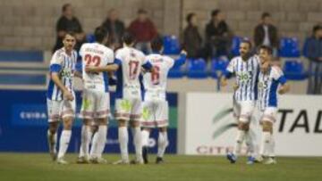 Los jugadores de la Ponferradina celebran un gol en su partido contra el Llagostera