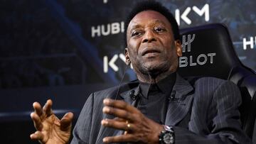 Pel&eacute;, en el acto publicitario junto a Kylian Mbapp&eacute;-